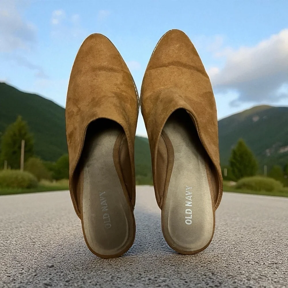 Old Navy Women's Brown Mules/Booties - Picture 4 of 4